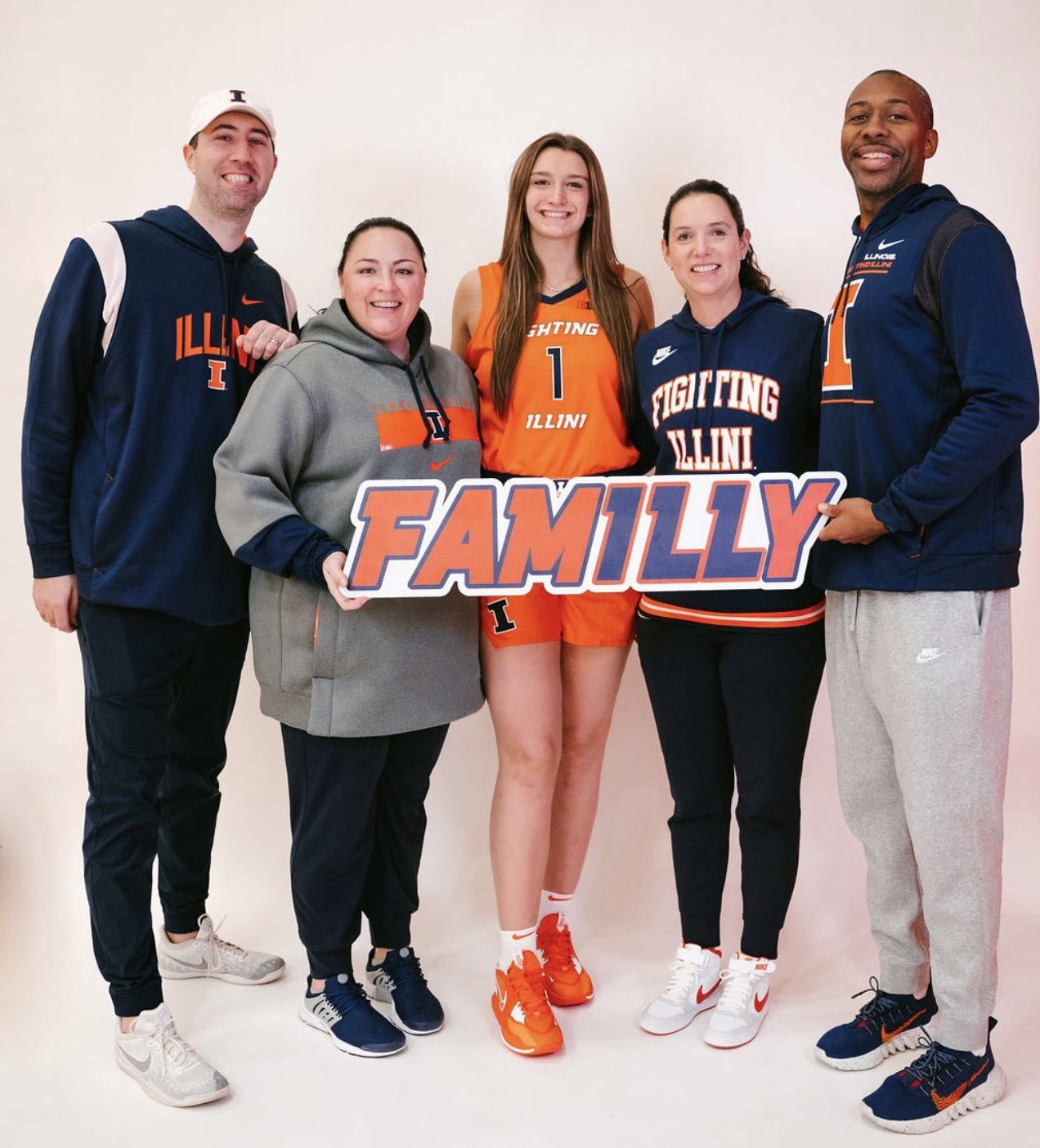 Illinois Women's Basketball Adds First 2024 Commit