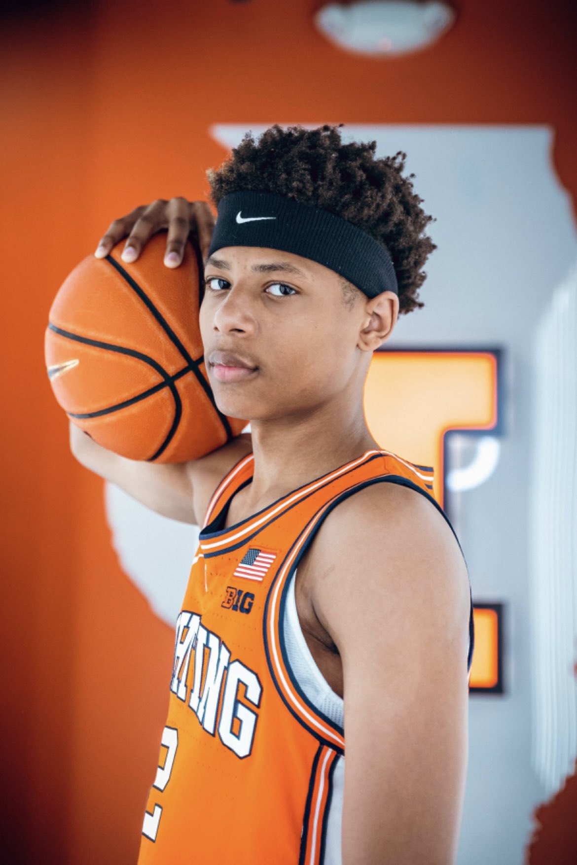 Top 35 Prospect from Class of 2025 to visit Illinois Basketball