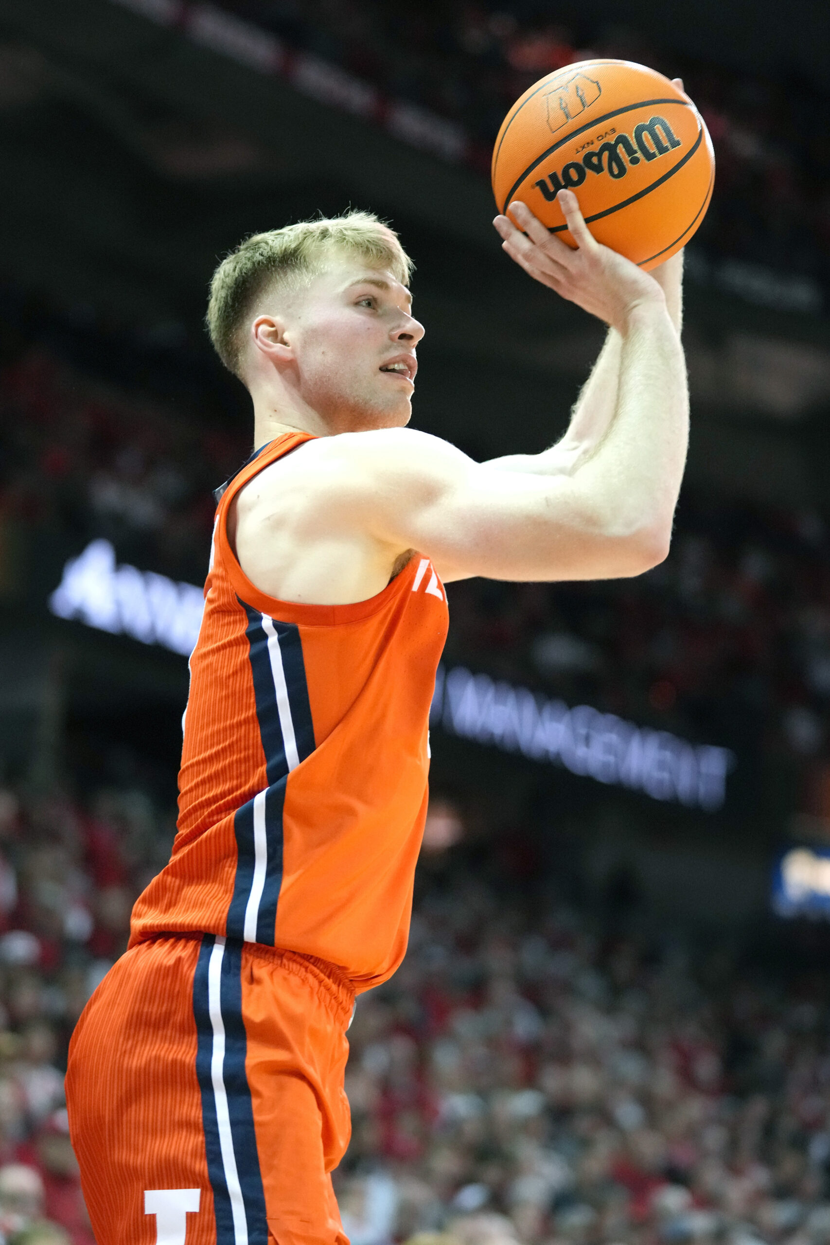 Illini Basketball Guard Dominates Home State Badgers