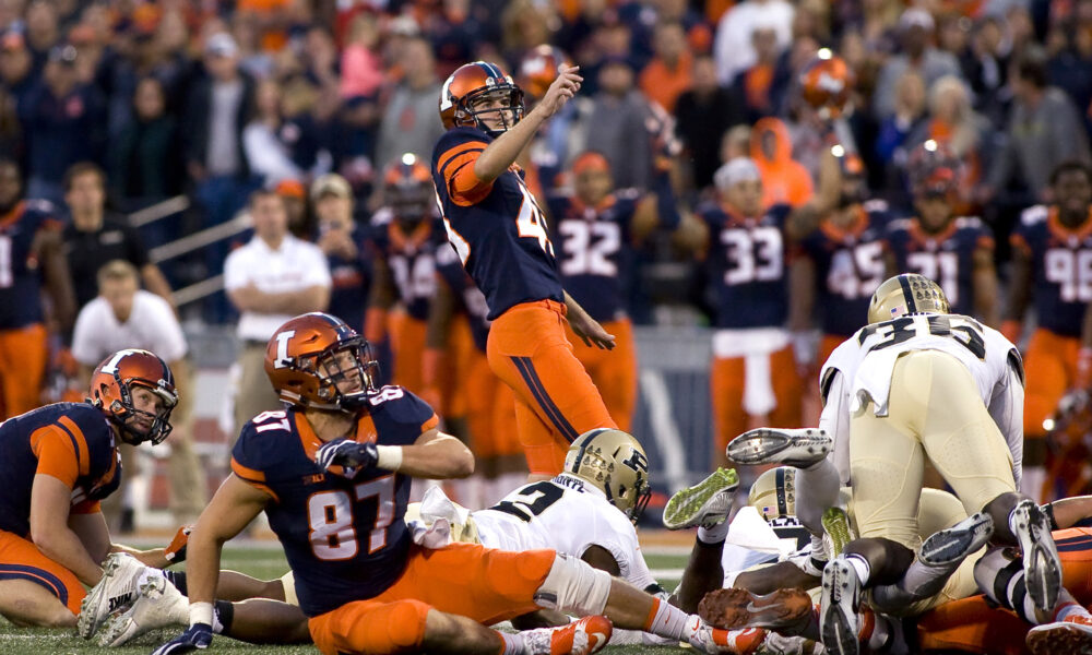 Former Illinois Football Kicker Signs 3-year NFL Deal