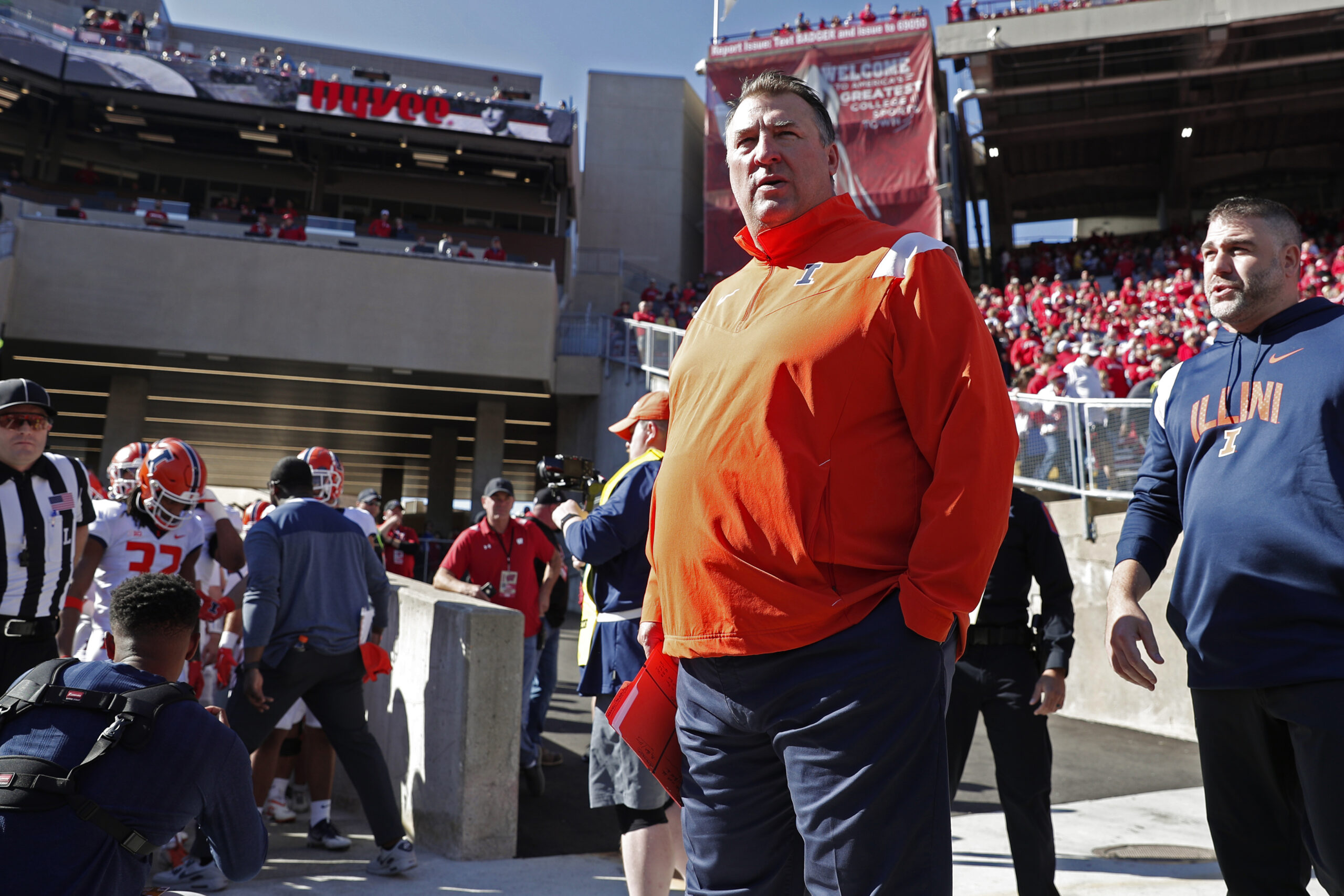 Defensive Lineman Exits Illinois Football