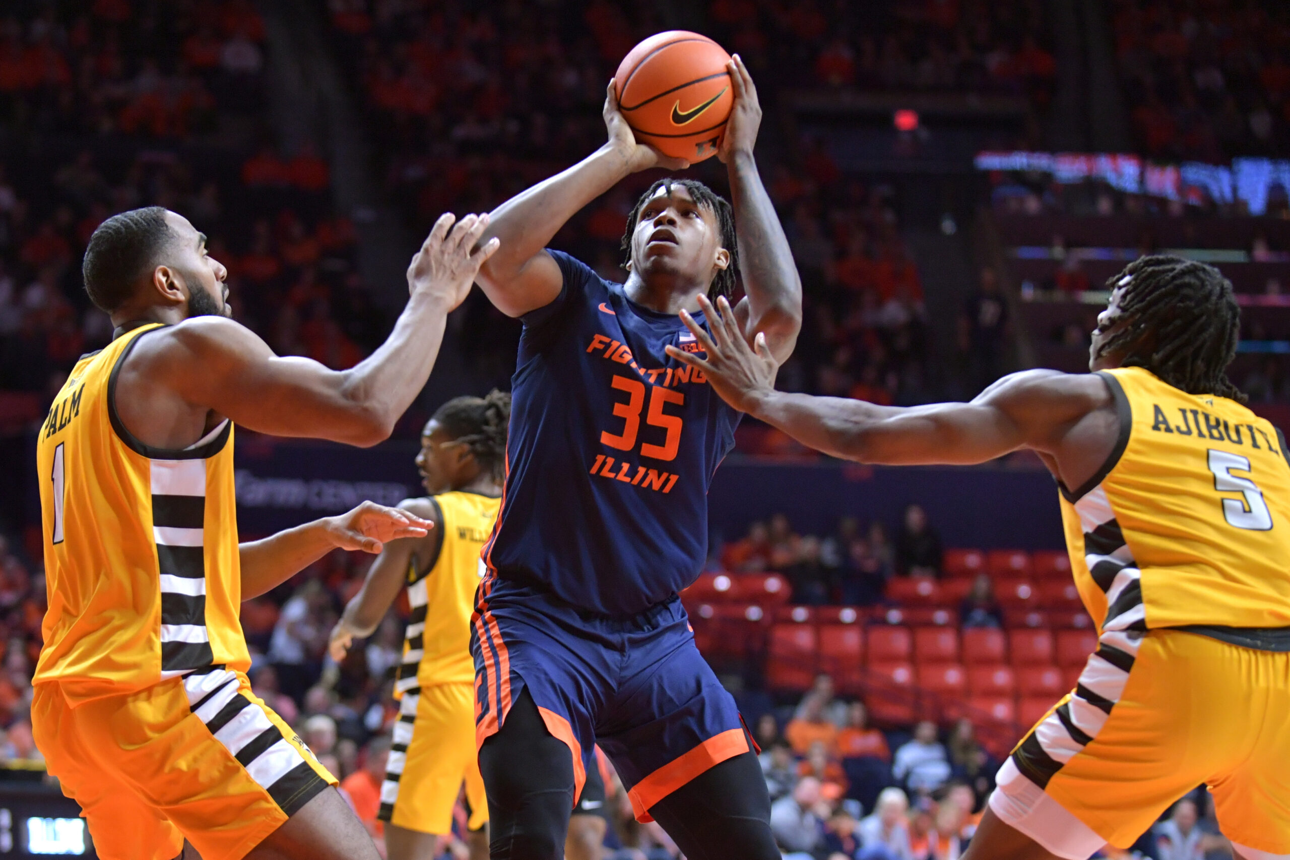 BREAKING: Illinois Basketball Power Forward Enters Transfer Portal