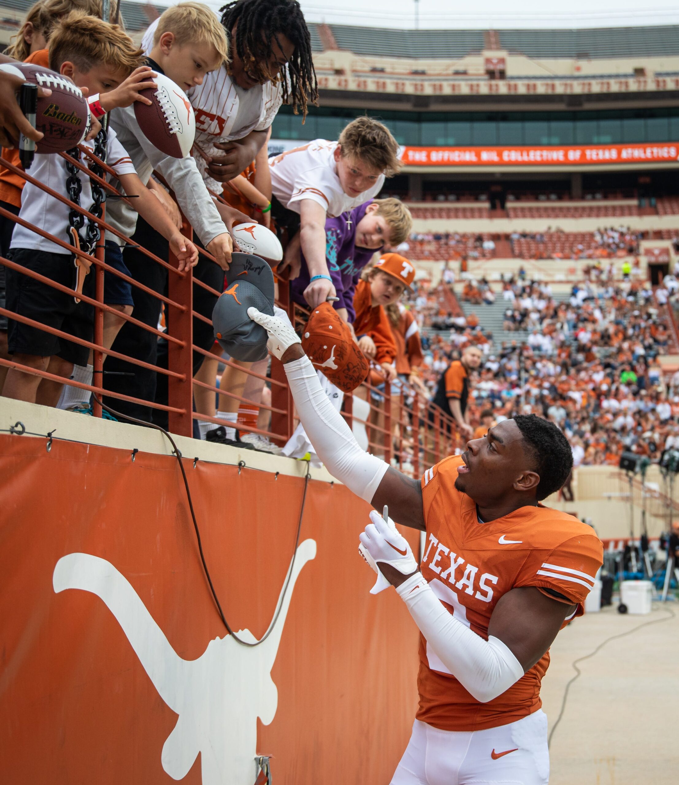 Illinois Football Hosting Texas Defensive Back