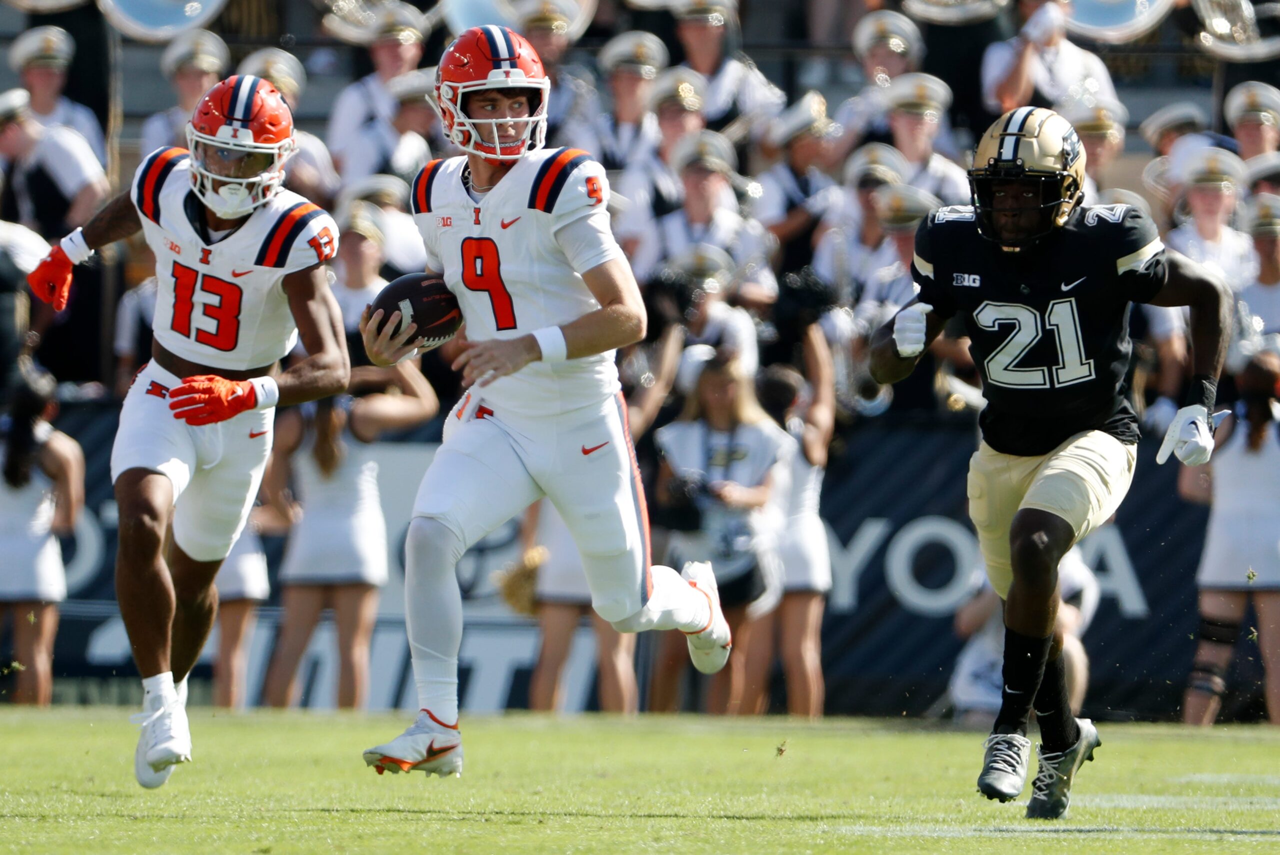 Illini Football: Luke Altmyer is poised for a breakout season.