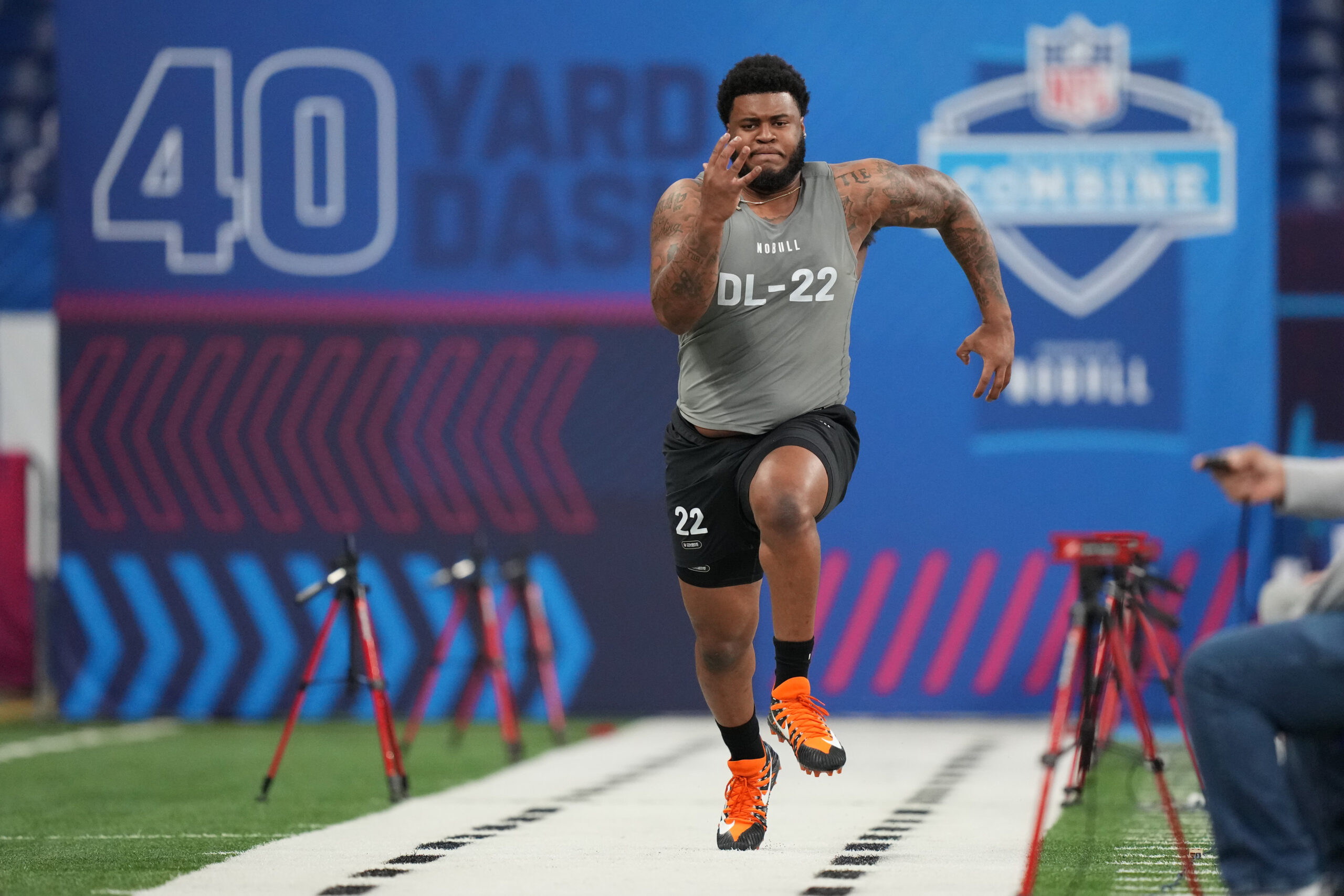 Former Illini, Keith Randolph, running at the NFL Combine