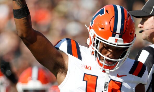 Xavier Scott is a star for Illinois Football