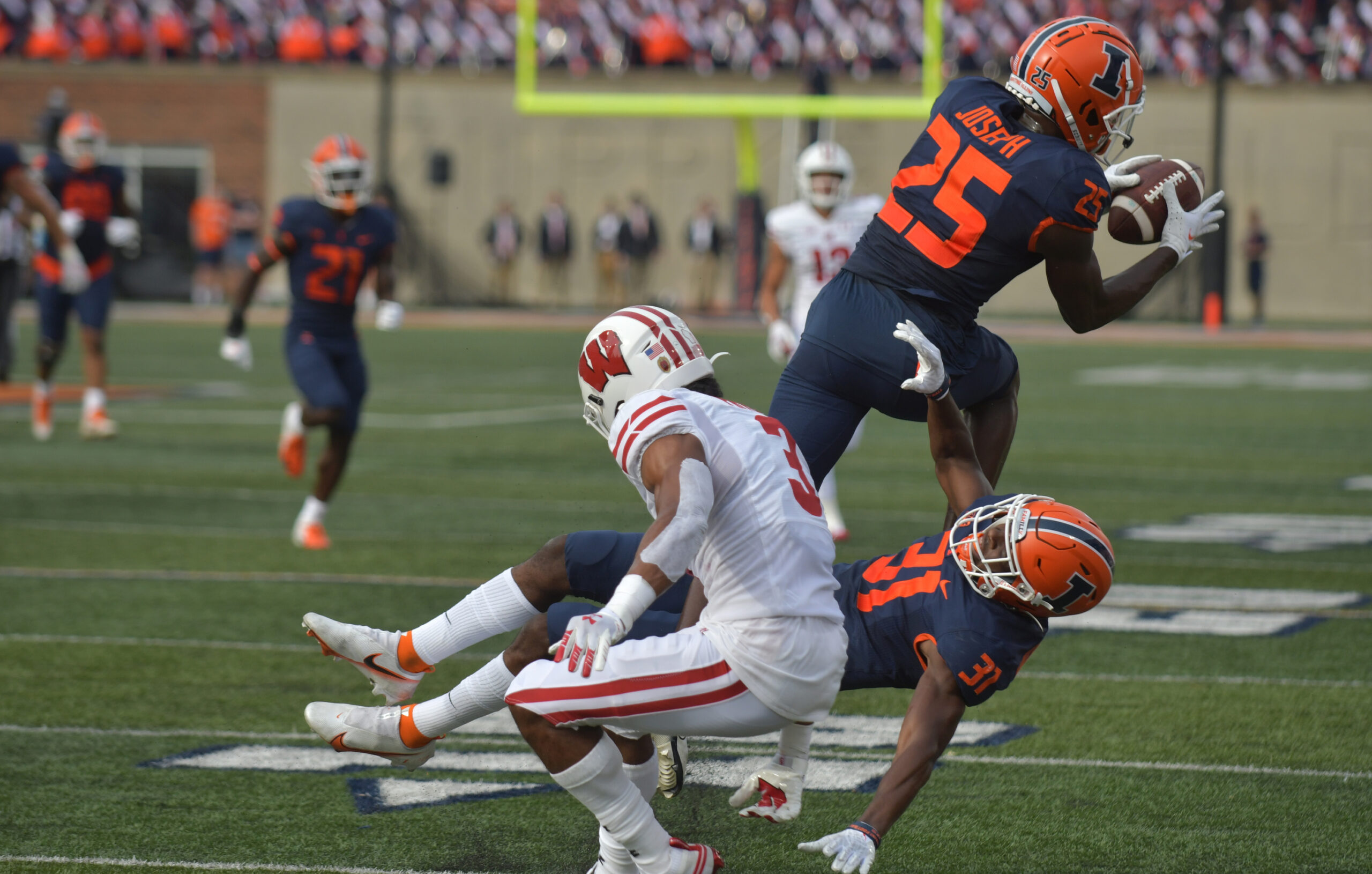 Former Illinois Football Stars Face off In Monday Night Football