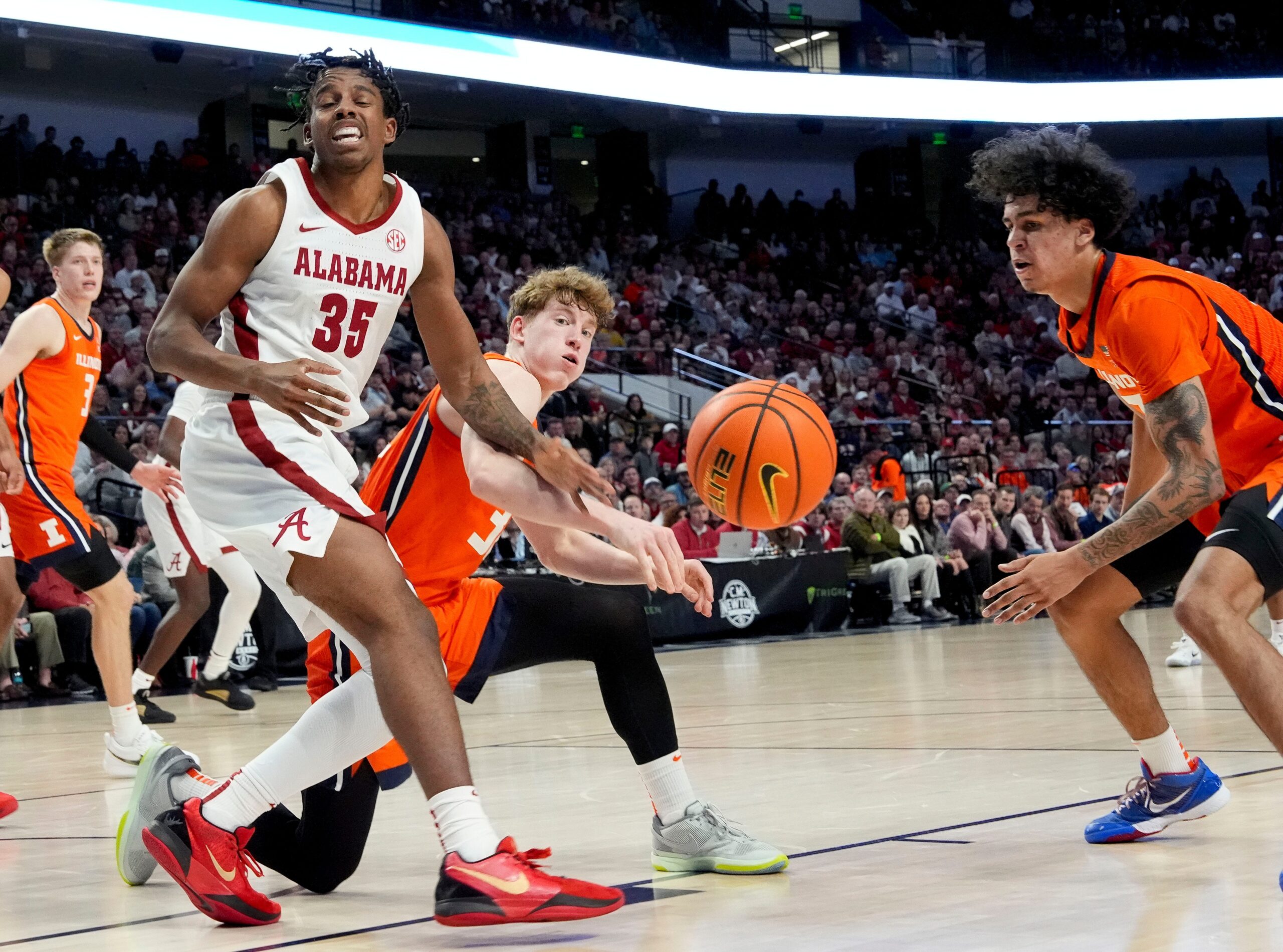 Illinois basketball has two talented young freshmen in Kasparas Jakucionis and Will Riley.