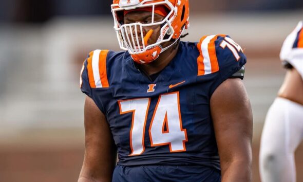 Illinois Offensive tackle, J.C. Davis.