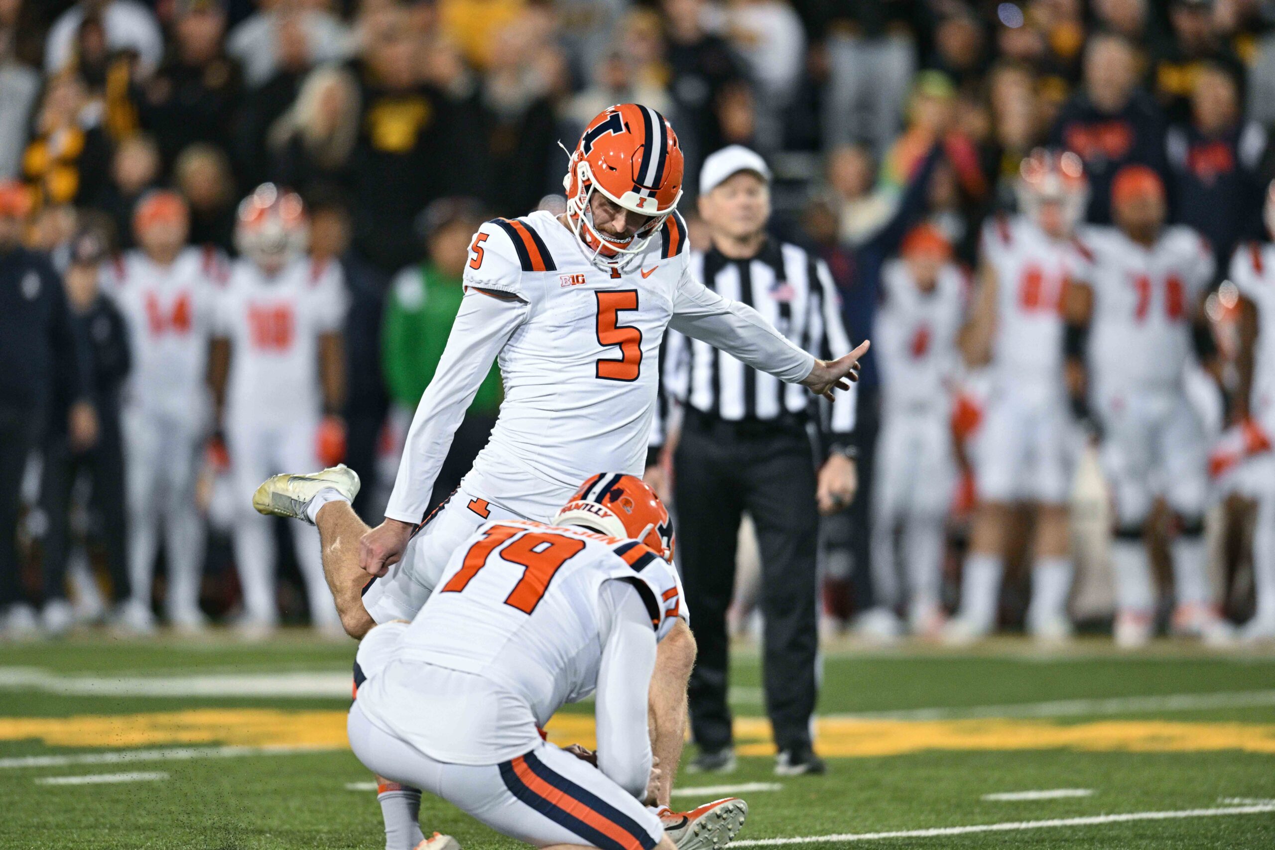 Illinois football received news that Hugh Robertson will enter the transfer portal.