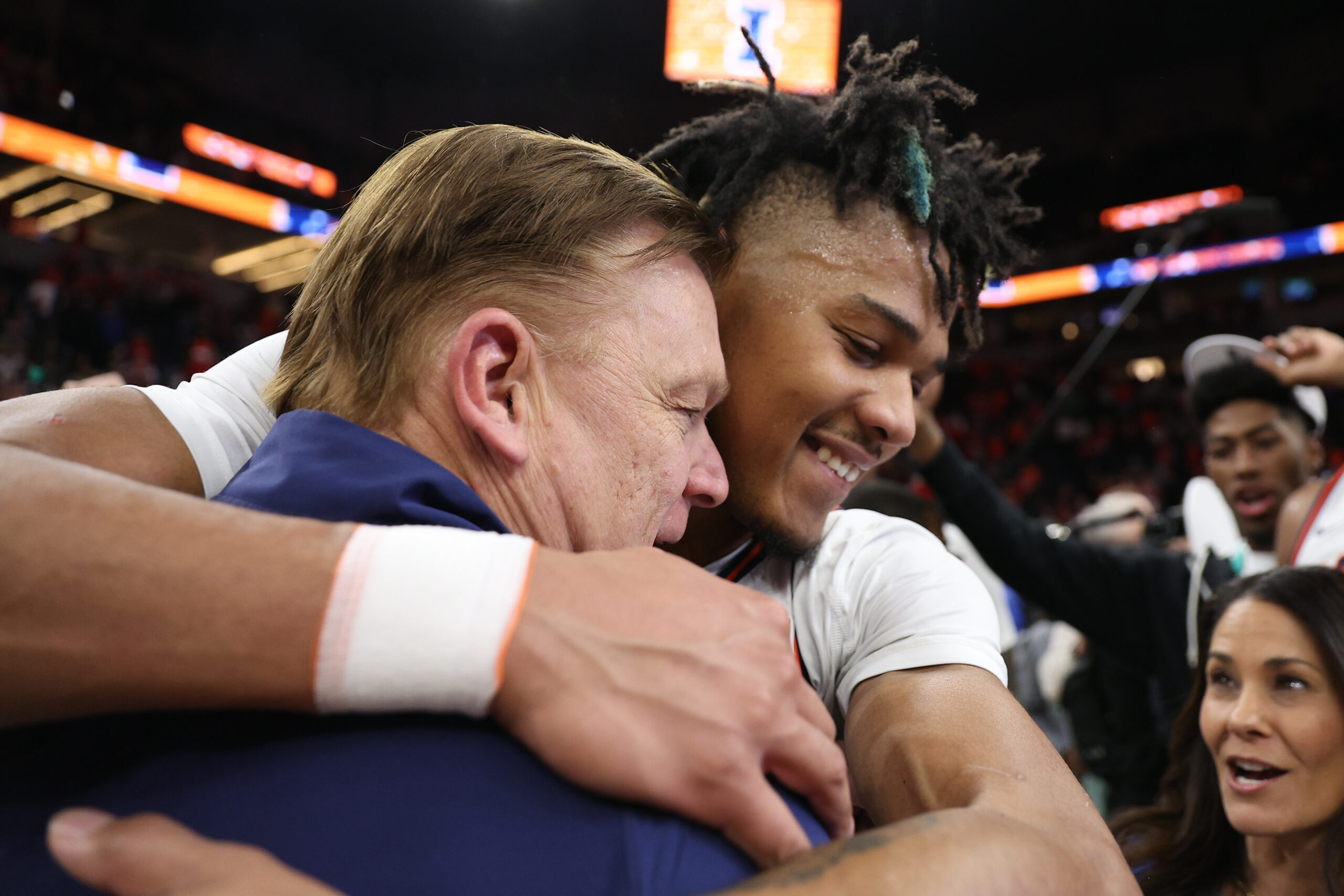 Brad Underwood gives Terrence Shannon Jr. an embrace.