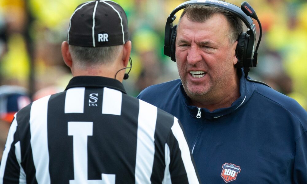 Bret Bielema has a discussion with a referee.