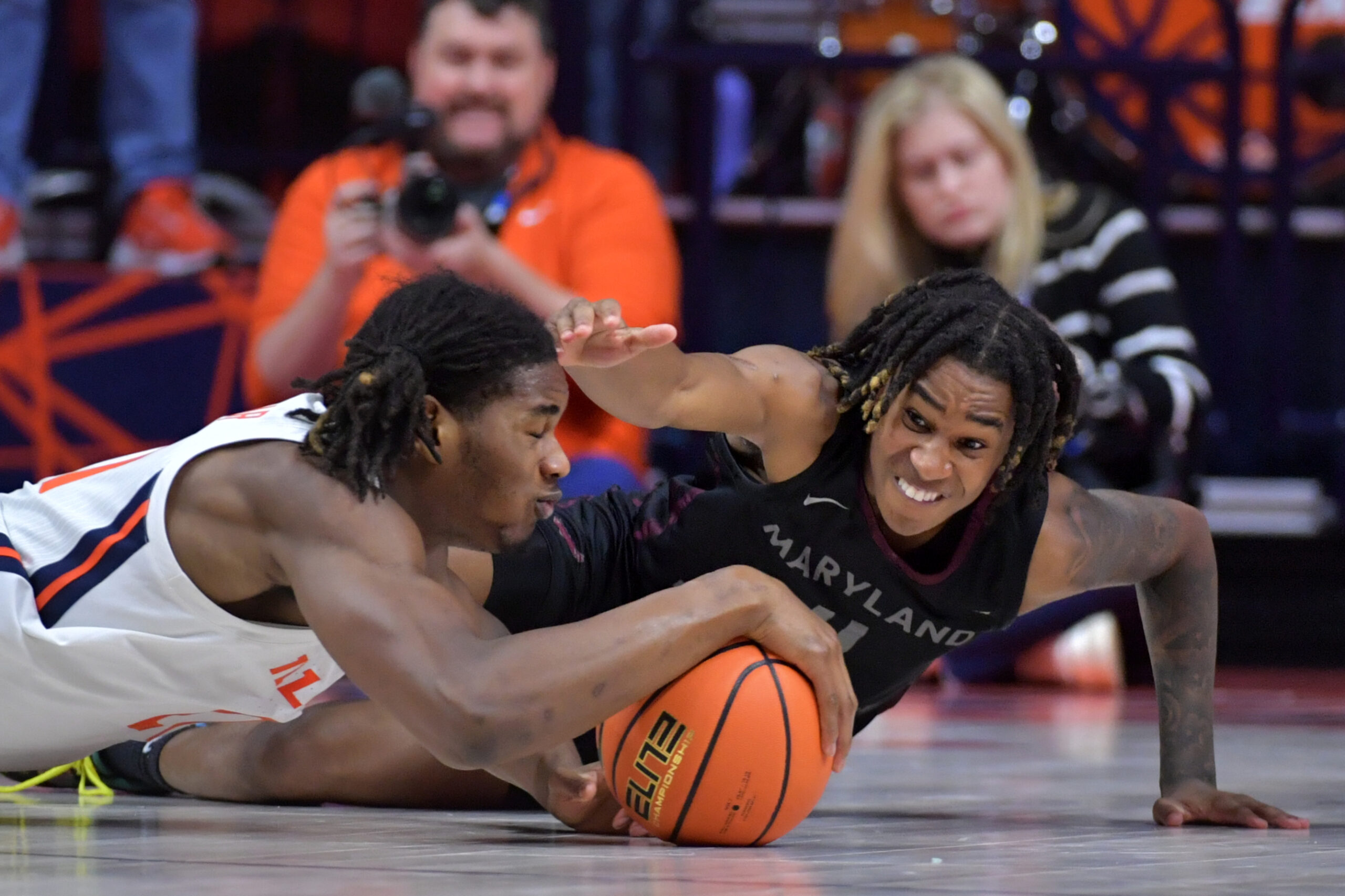 Morez Johnson Jr diving on the ball