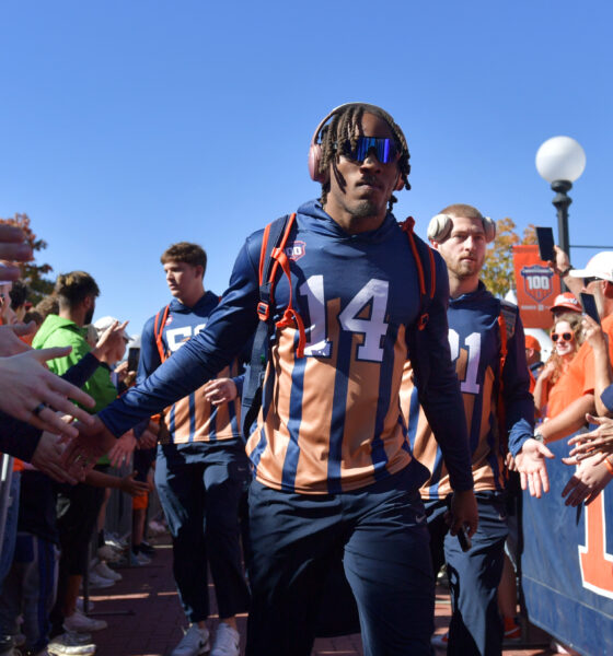 News: Illinois football will return star DB Xavier Scott.
