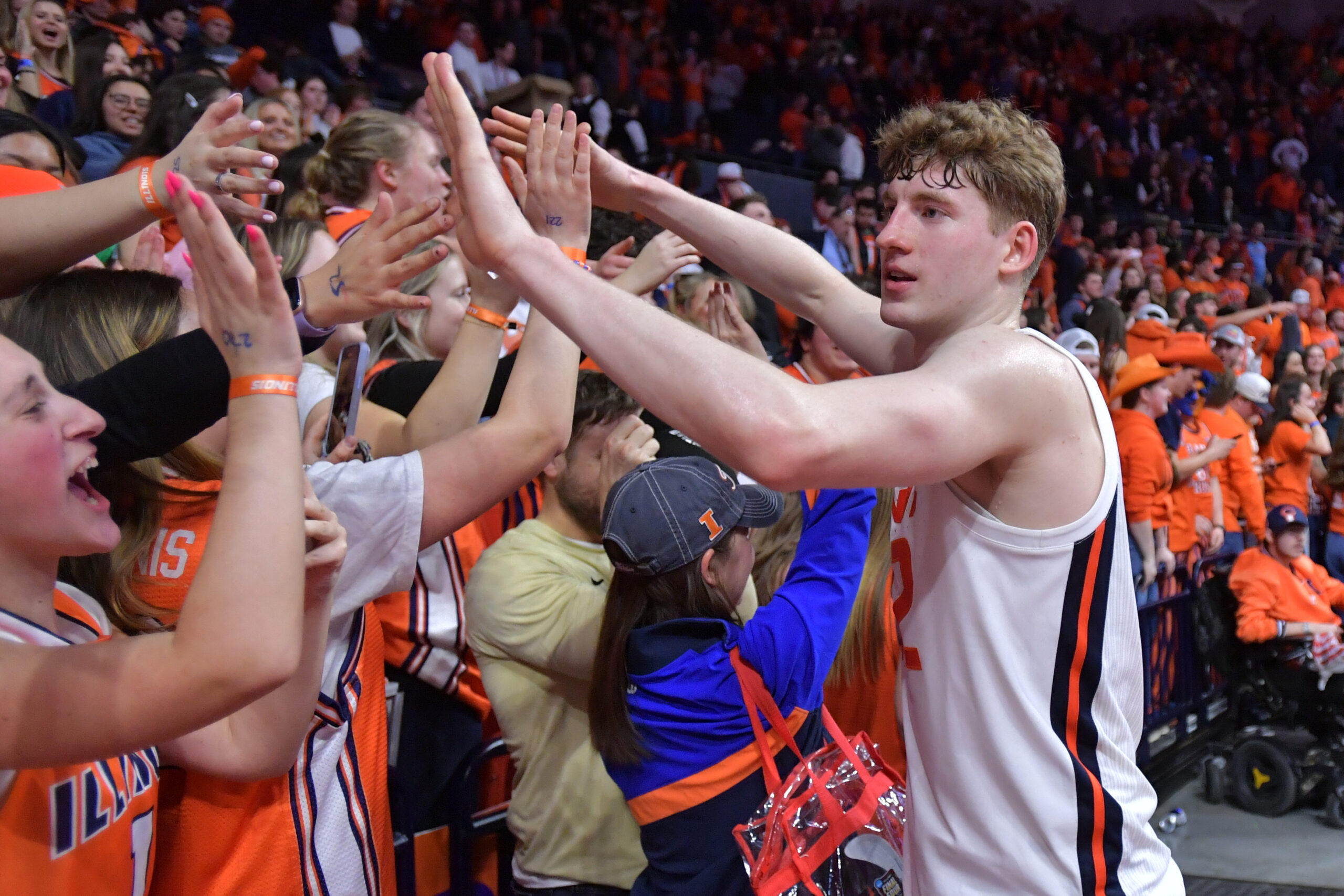 Illini freshman standout Kasparas Jakucionis thanking the Orange Krush.