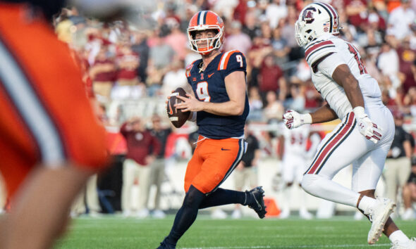 Illinois Football quarterback, Luke Altmyer.