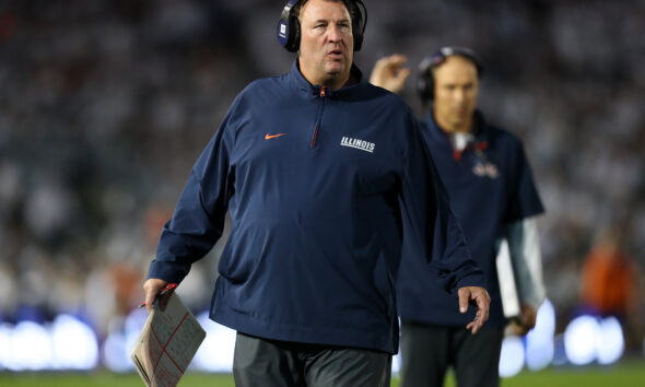 Illinois Football coach Bret Bielema.
