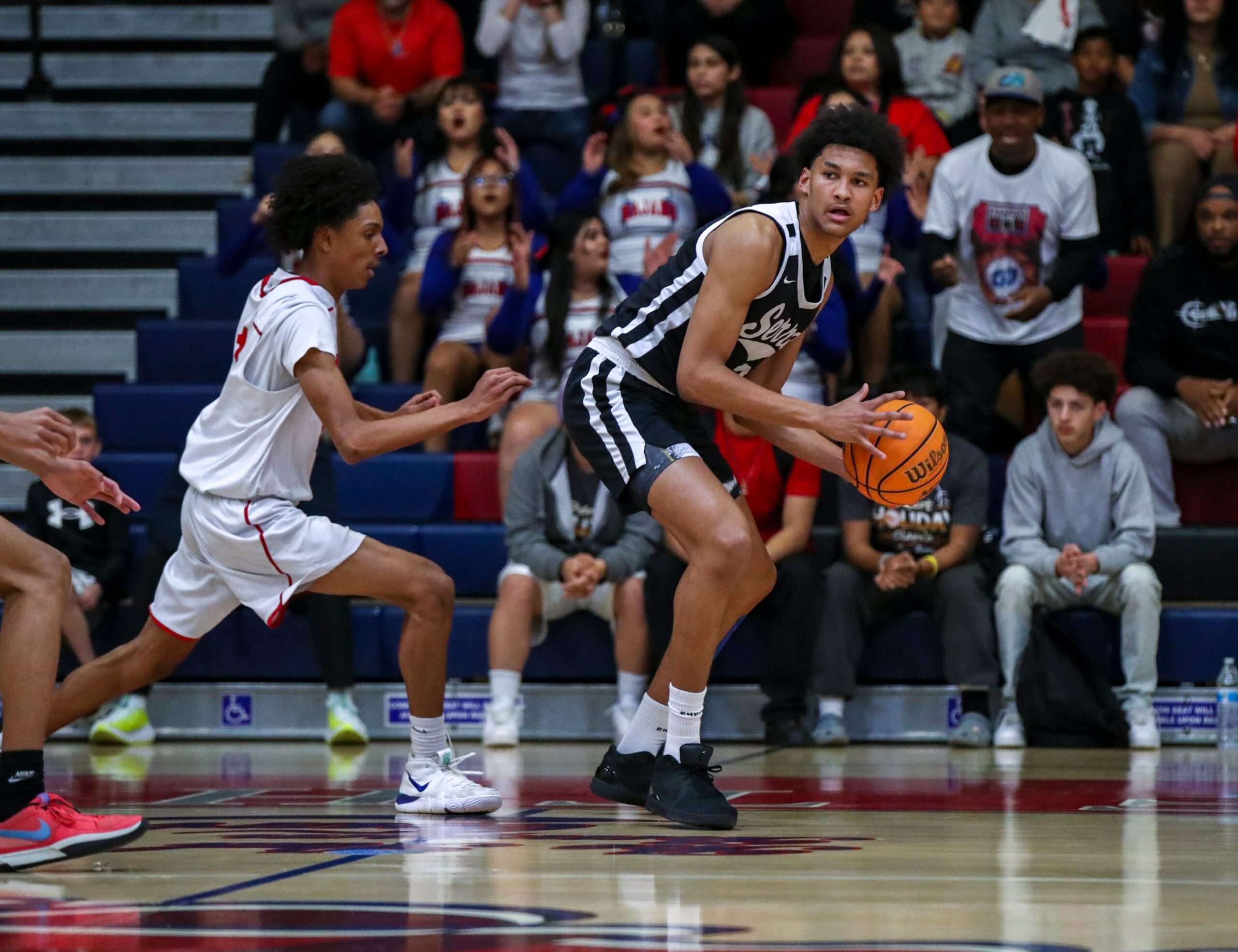 Illinois basketball target Maximo Adams.