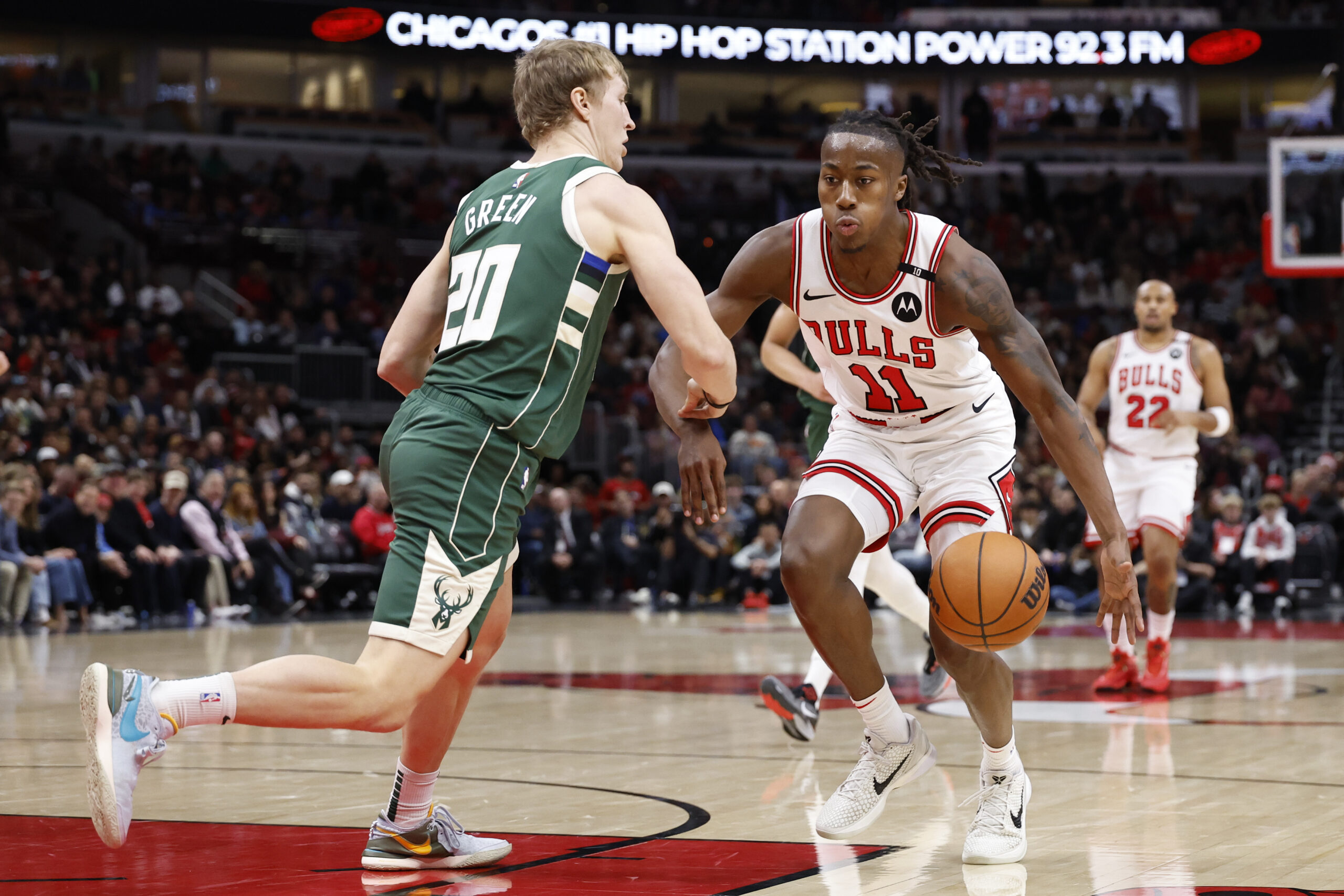 Former Illini Ayo Dosunmu dribbling against the Milwaukee Bucks.