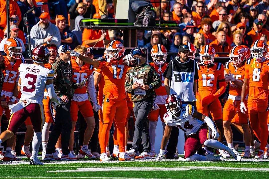 Illinois football wide receiver Collin Dixon.