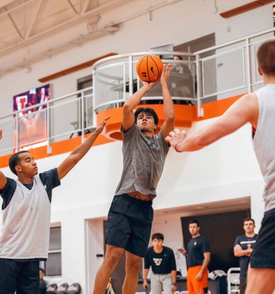 Illini wing Andrej Stojakovic.