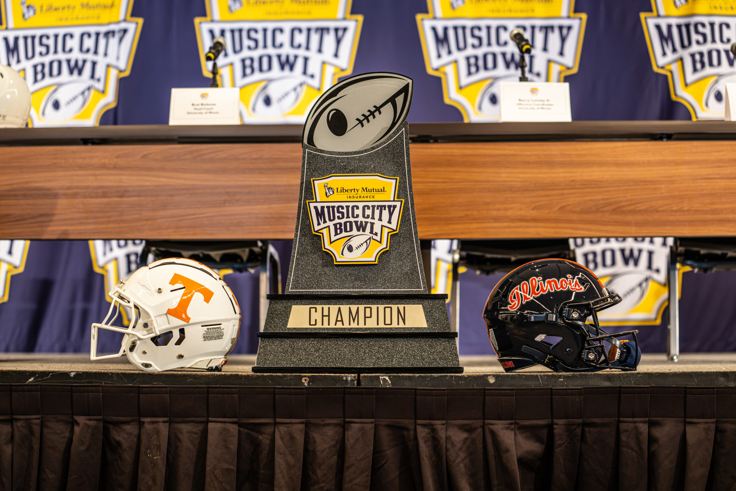 Illinois Football. Music City Bowl. Photo Credit: Vincent Bruington. Armchair Illini.
