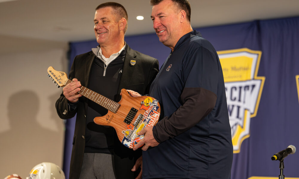 Illinois Football. Bret Bielema. Josh Heupel. Music City Bowl. Photo Credit: Vincent Bruington. Armchair Illini.