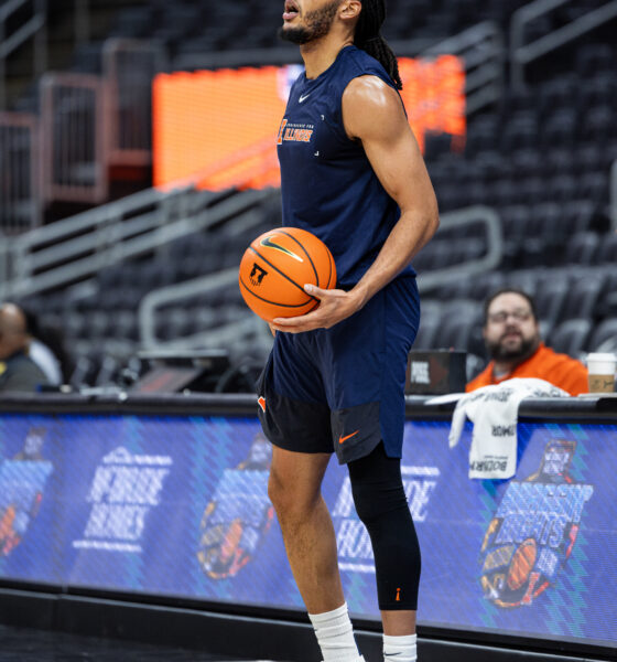 Illini basketball forward Ty Rodgers getting some reps.
