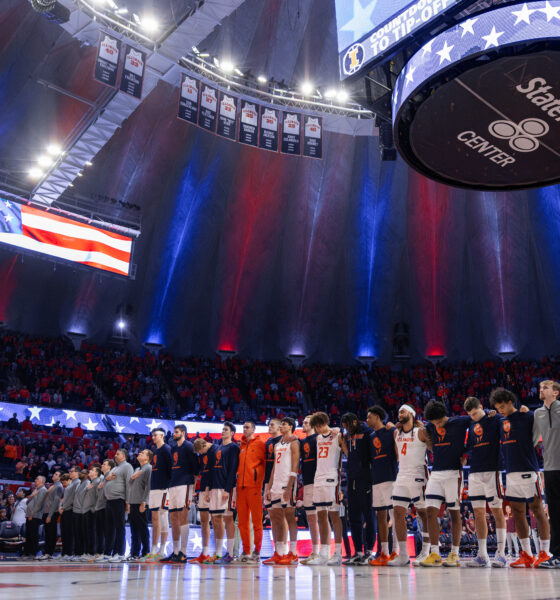 Illinois basketball getting ready before the tipoff