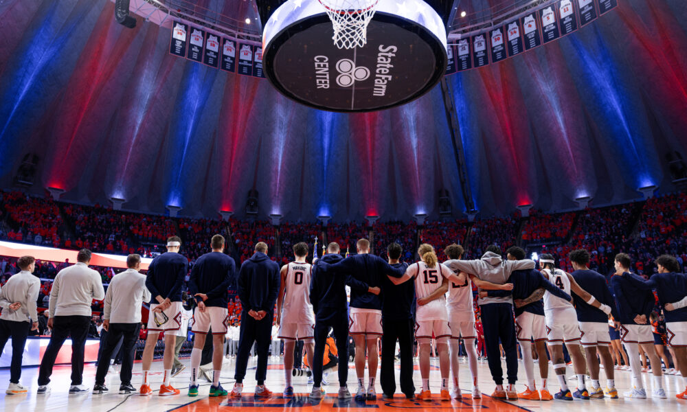 the Illinois basketball team before tipoff