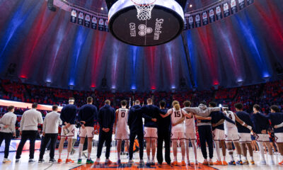 the Illinois basketball team before tipoff