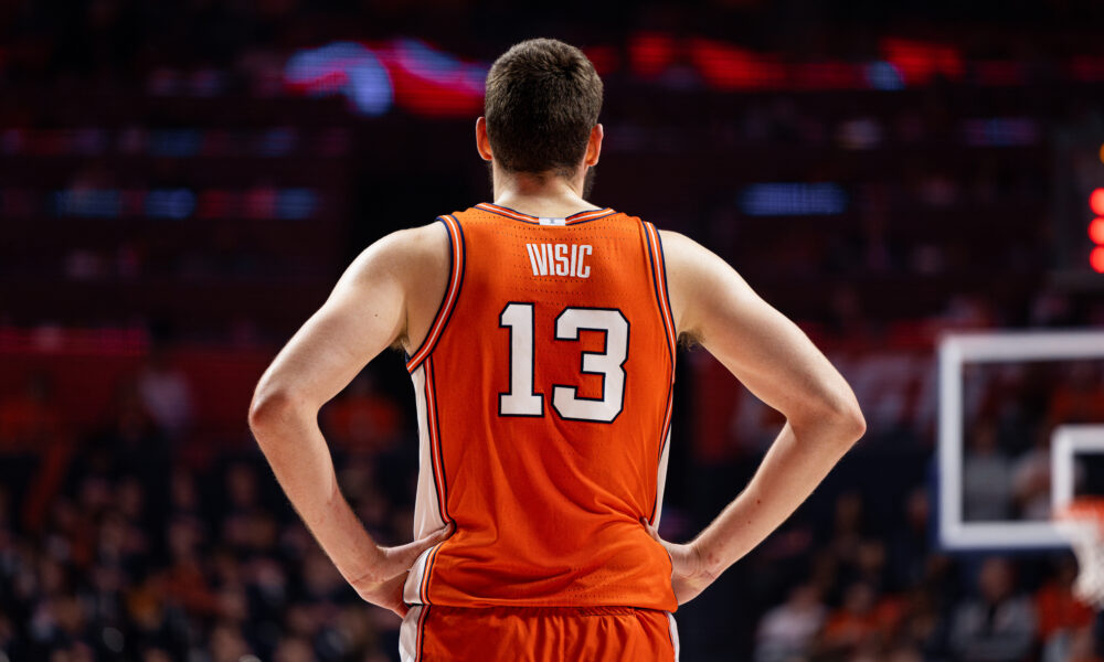 Illinois Basketball center Tomislav Ivisic