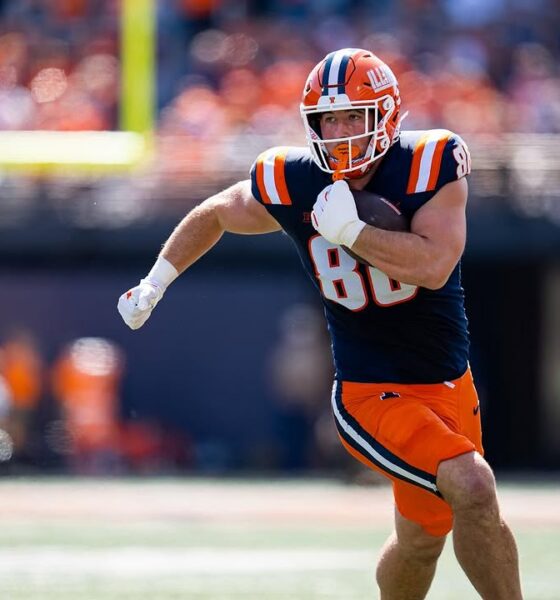 Illinois Football. Photo Credit: Christian Abney on Instagram. (@_christian_abney). Armchair Illini.