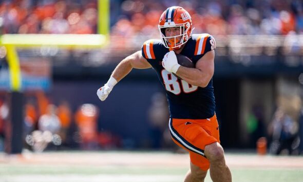 Illinois Football. Photo Credit: Christian Abney on Instagram. (@_christian_abney). Armchair Illini.