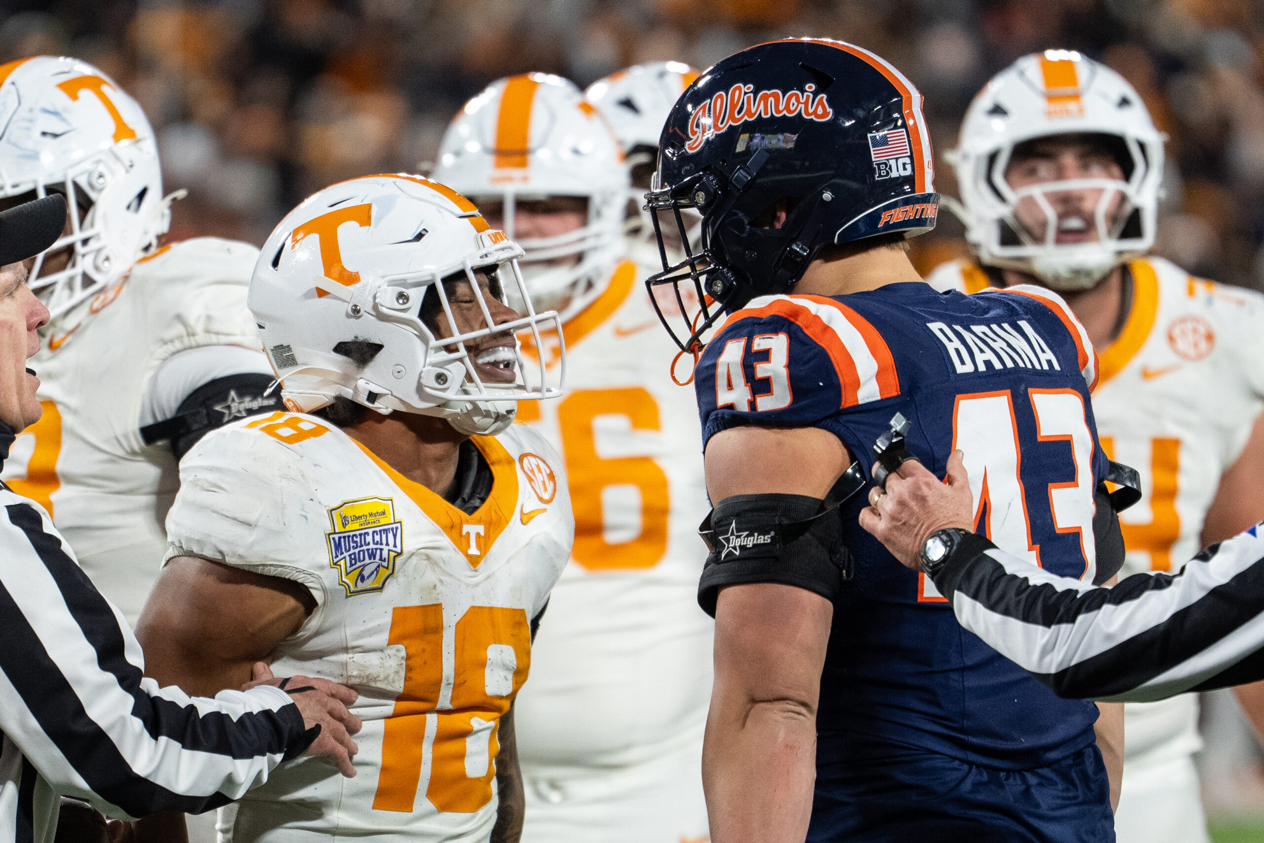 Illinois football defensive lineman Joe Barna in the 2025 Music CIty Bowl.