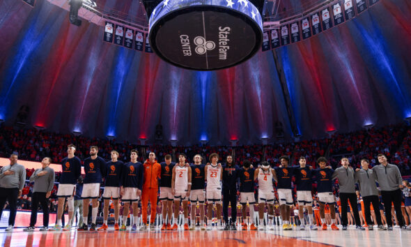 The Illinois basketball team before tipoff.