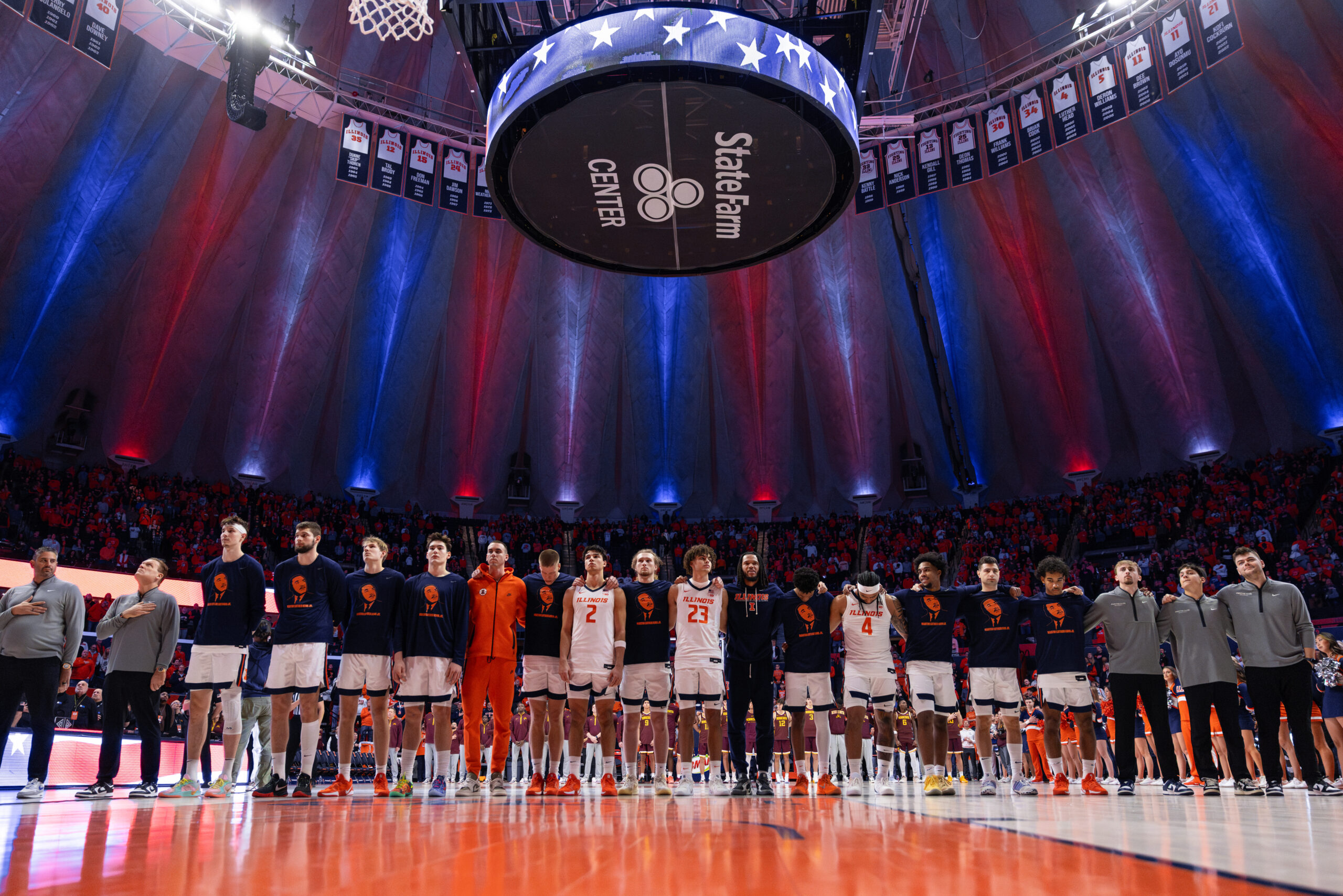 The Illinois basketball team before tipoff.