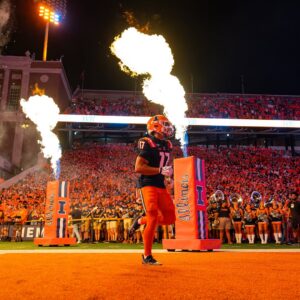 Illinois Football. Collin Dixon. No. 17. Week one vs UAB. Photo Credit: Illinois Football. Instagram. (@Illinifootball).